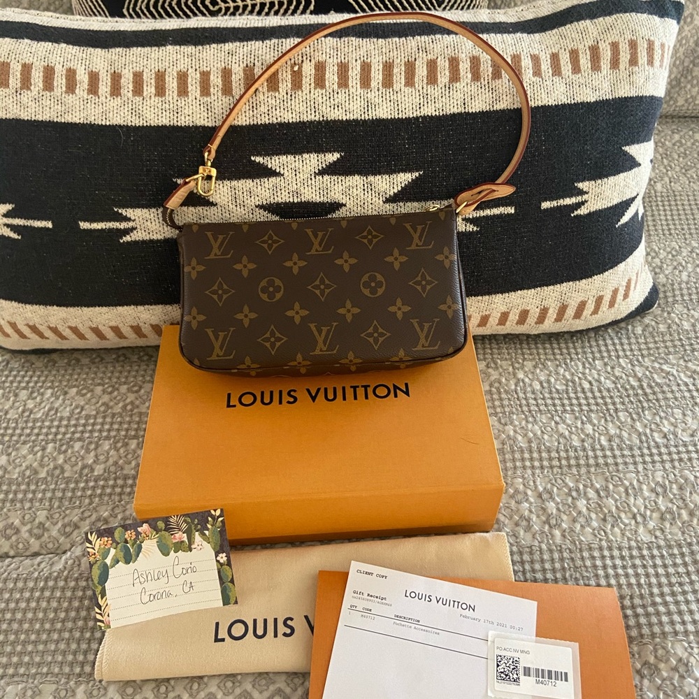 Reserved for Liz 💕Louis Vuitton Pochette
